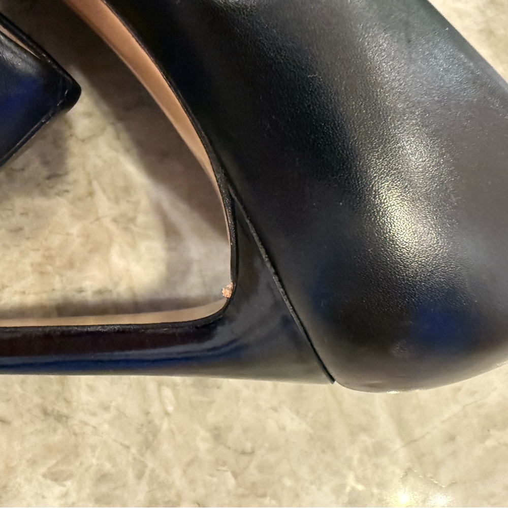 Salvatore Ferragamo Black Leather Bow Accent Pumps - Size 8.5 - Picture 7 of 9